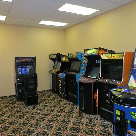 Howard Johnson Grand Forks Bagian luar foto