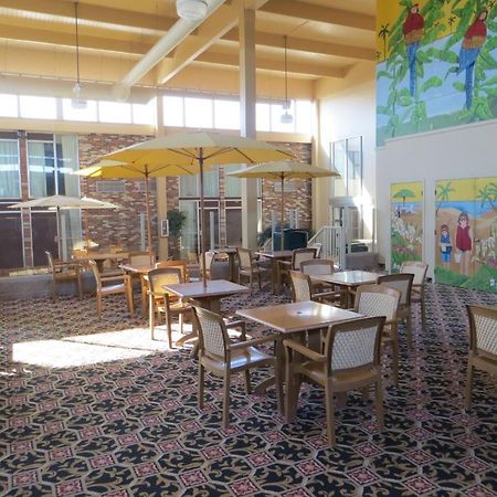 Howard Johnson Grand Forks Bagian luar foto