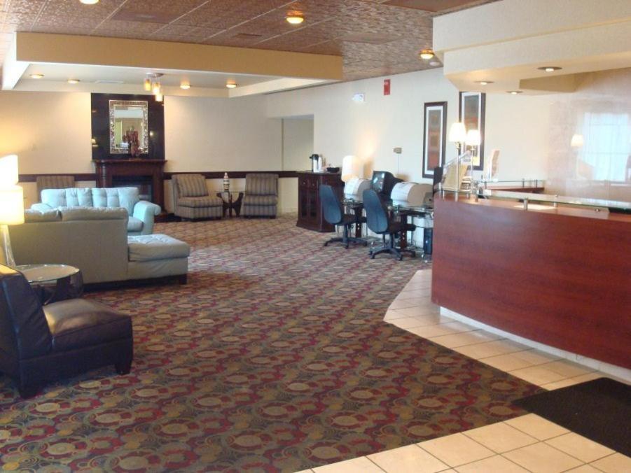 Howard Johnson Grand Forks Bagian luar foto