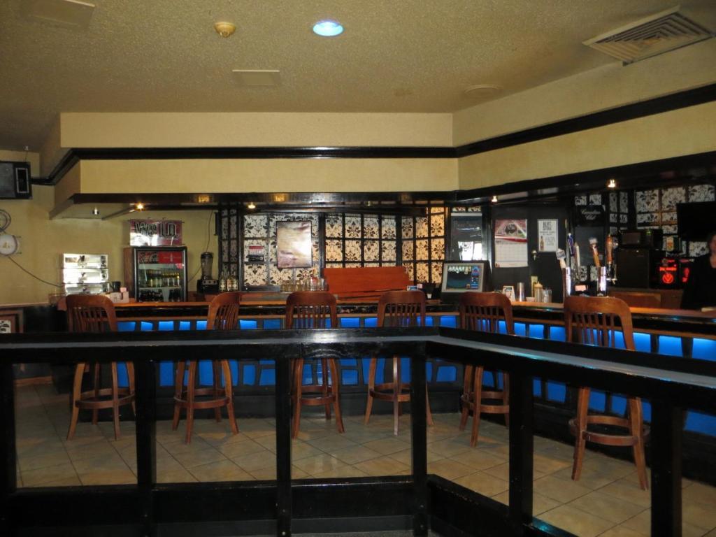Howard Johnson Grand Forks Bagian luar foto
