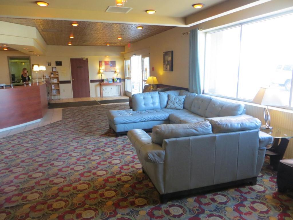 Howard Johnson Grand Forks Bagian luar foto