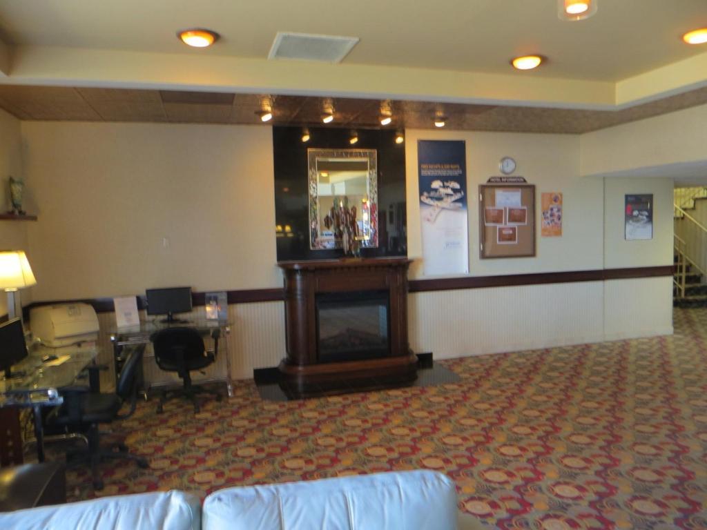 Howard Johnson Grand Forks Bagian luar foto