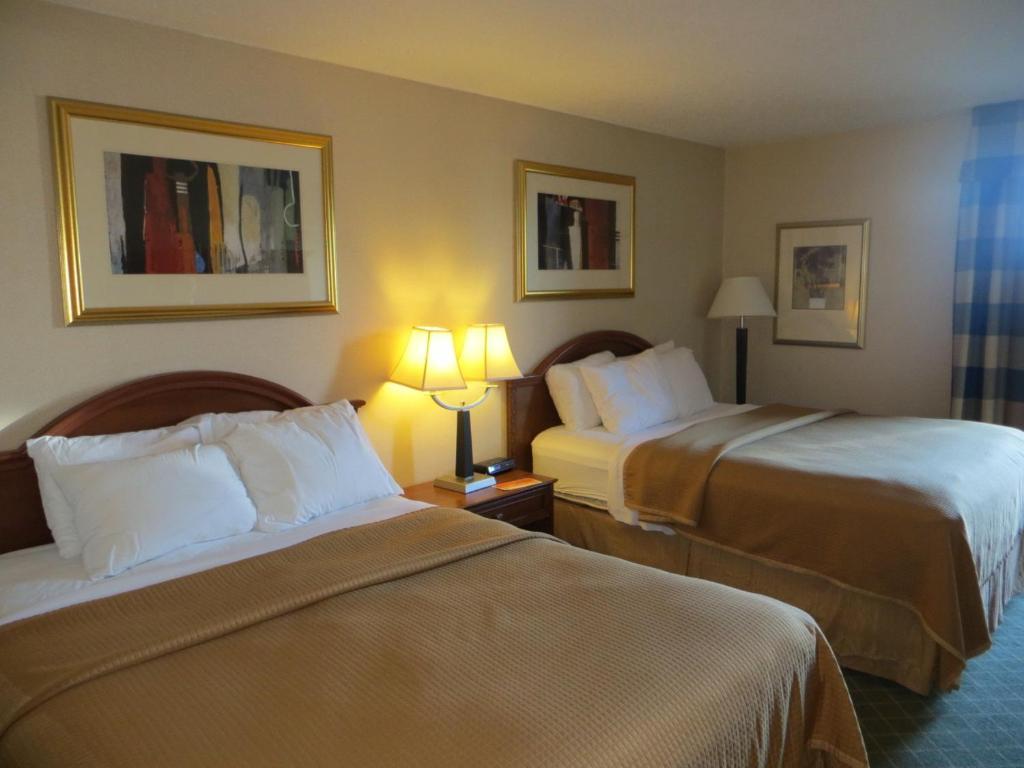 Howard Johnson Grand Forks Bagian luar foto