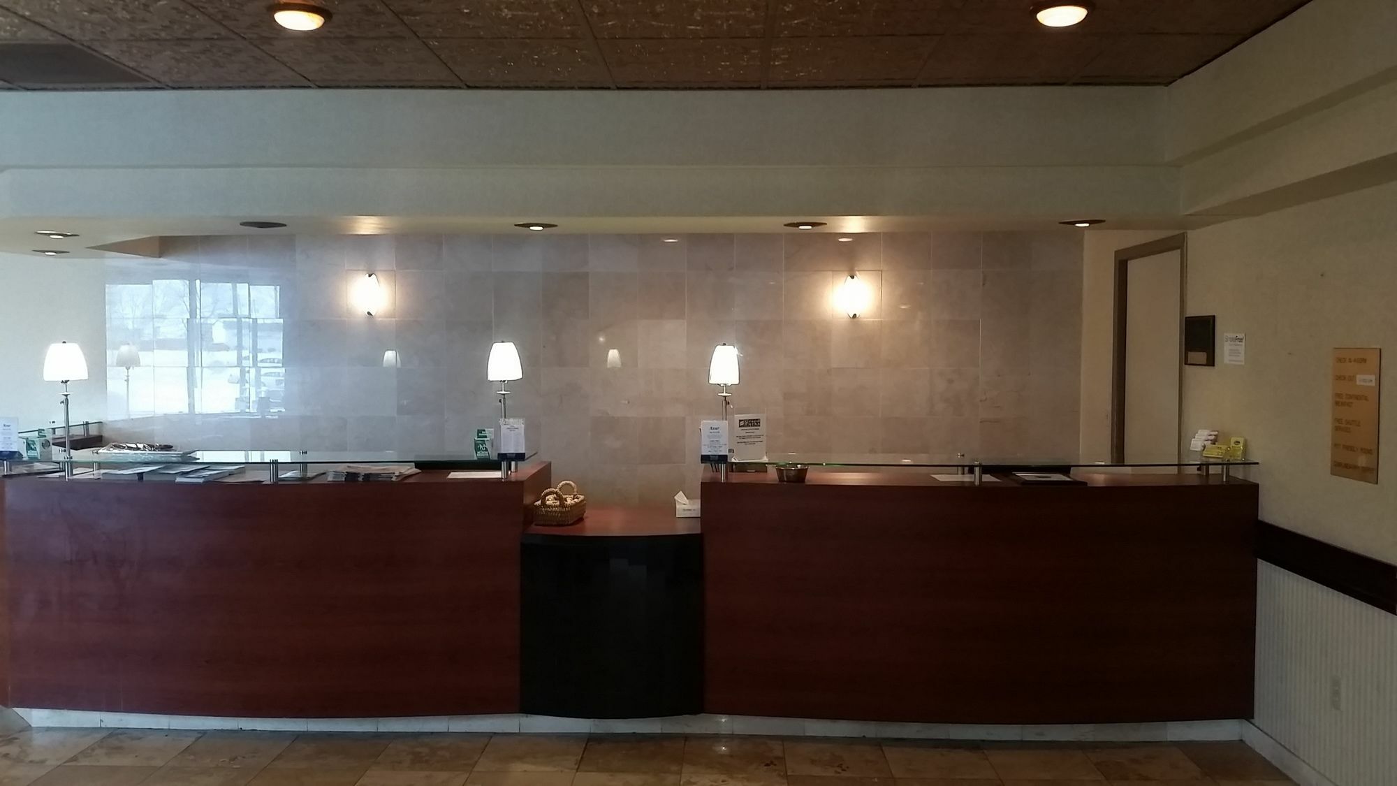 Howard Johnson Grand Forks Bagian luar foto
